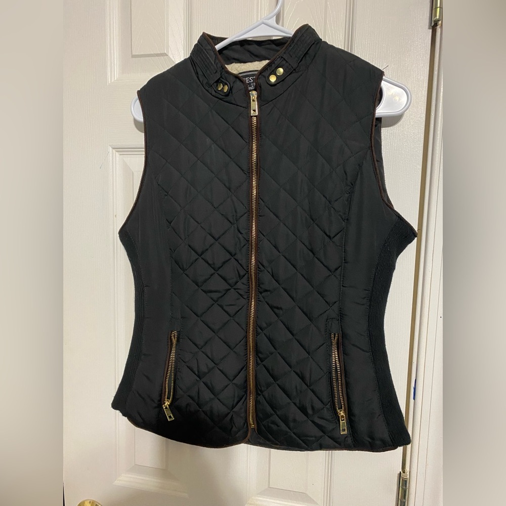 Women’s black quilted vest!